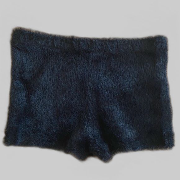 Victoria’s secret - Fuzzy Shorts - size M - Picture 2 of 11